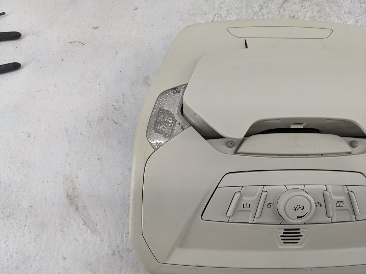 2015-2019 Ford Escape Overhead Console W/rear Climate Control Beige - Oemusedautoparts1.com
