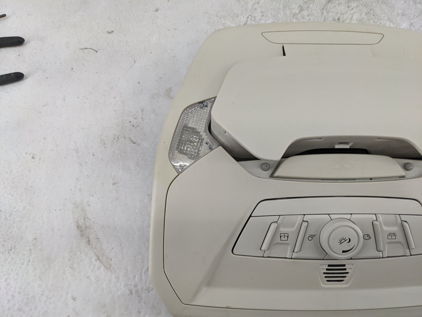 2015-2019 Ford Escape Overhead Console W/rear Climate Control Beige - Oemusedautoparts1.com
