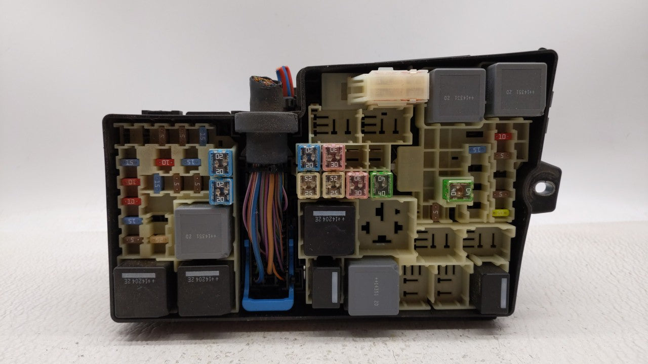 2013-2016 Ford Escape Fusebox Fuse Box Panel Relay Module P/N:AV6T-14A142-AB AV6T-14A067-AD Fits Fits 2013 2014 2015 2016 OE