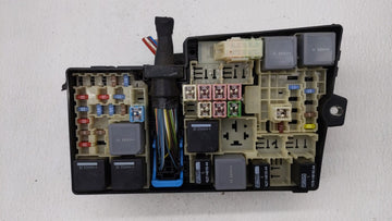 2013-2016 Ford Escape Fusebox Fuse Box Panel Relay Module P/N:AV6T-14A142-AB AV6T-14A067-AD Fits Fits 2013 2014 2015 2016 OEM Used Auto Parts