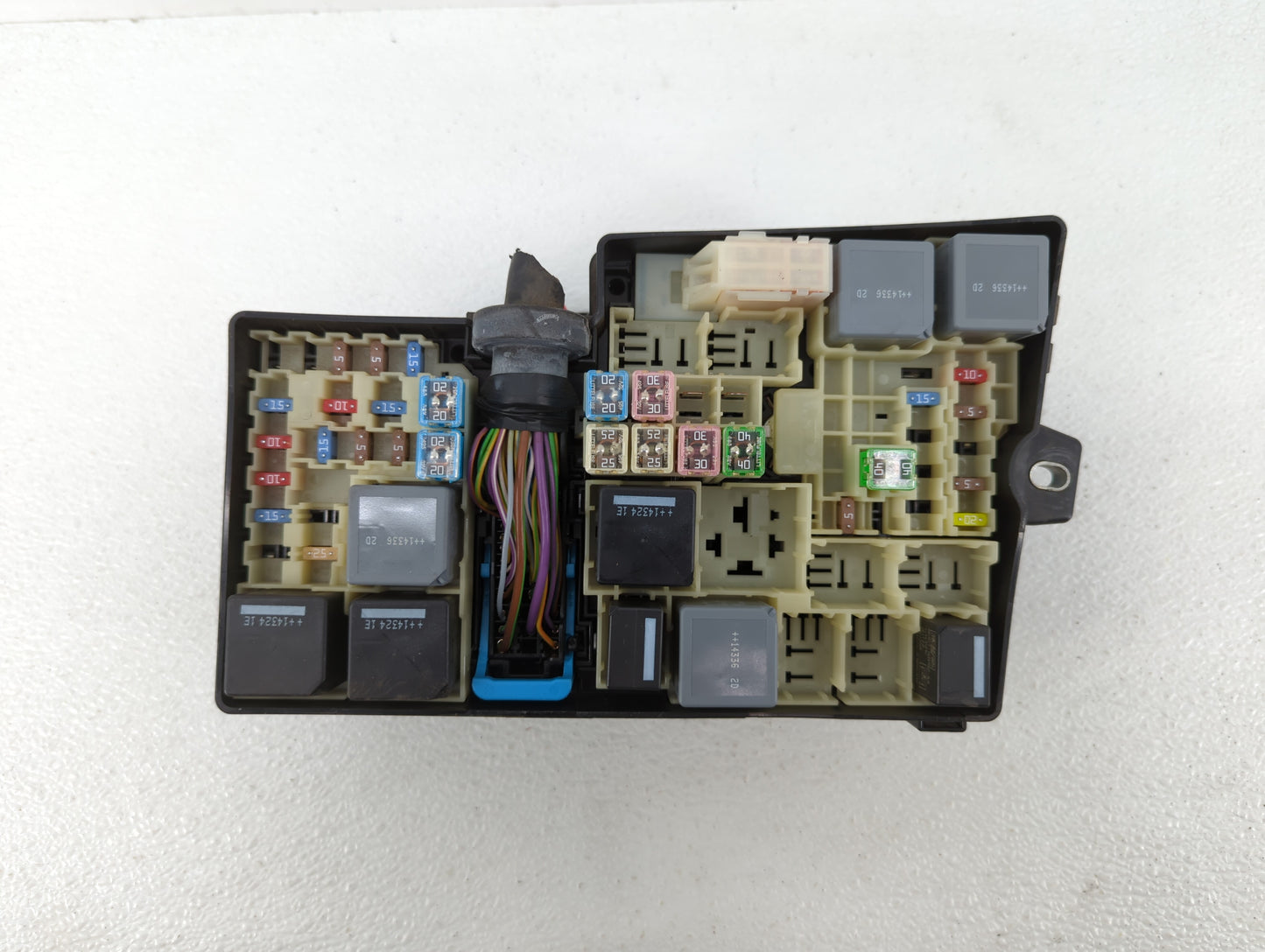 2013-2016 Ford Escape Fusebox Fuse Box Panel Relay Module P/N:AV6T-14A142-AB AV6T-14A067-AD Fits Fits 2013 2014 2015 2016 OE