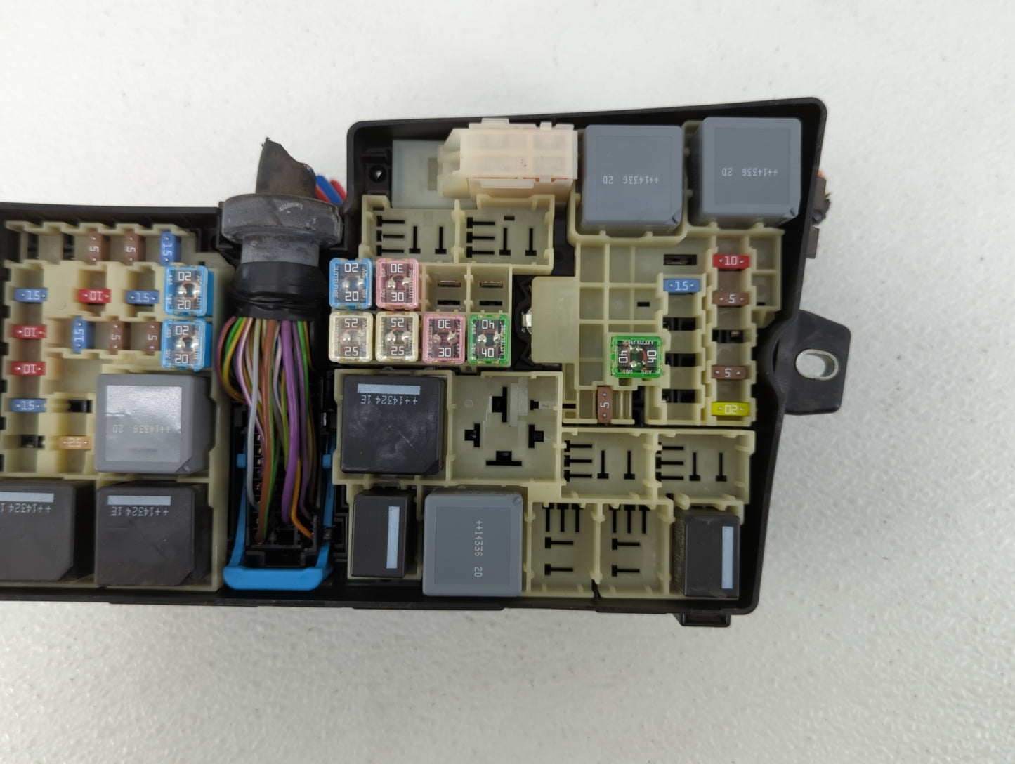 2013-2016 Ford Escape Fusebox Fuse Box Panel Relay Module P/N:AV6T-14A142-AB AV6T-14A067-AD Fits Fits 2013 2014 2015 2016 OE