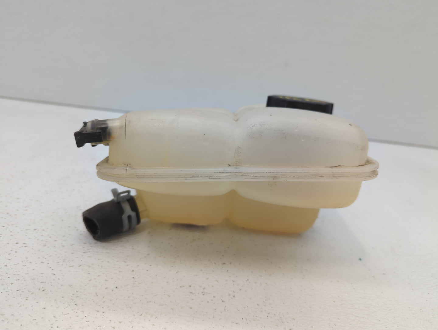 2015-2019 Ford Escape Windshield Washer Fluid Reservoir Bottle Oem - Oemusedautoparts1.com