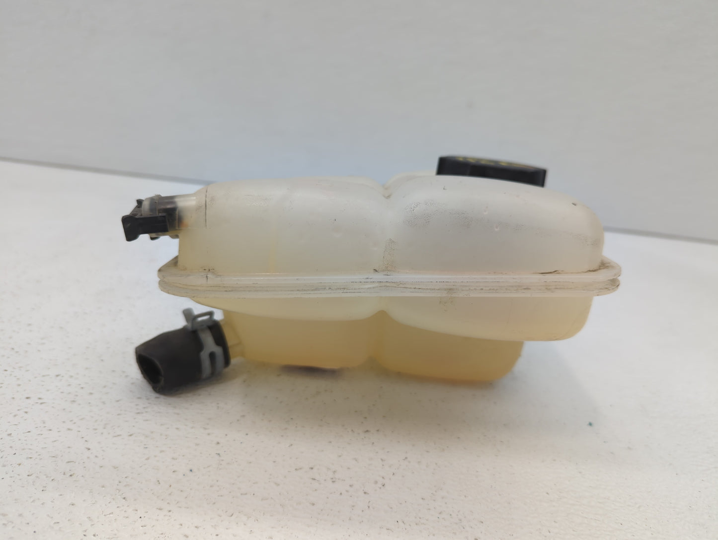 2015-2019 Ford Escape Windshield Washer Fluid Reservoir Bottle Oem - Oemusedautoparts1.com