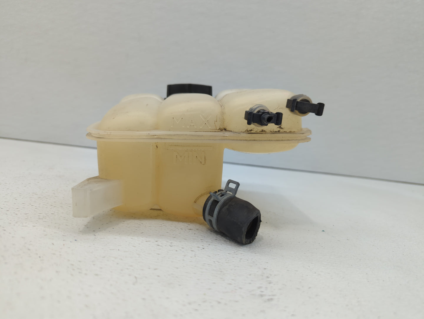 2015-2019 Ford Escape Windshield Washer Fluid Reservoir Bottle Oem - Oemusedautoparts1.com