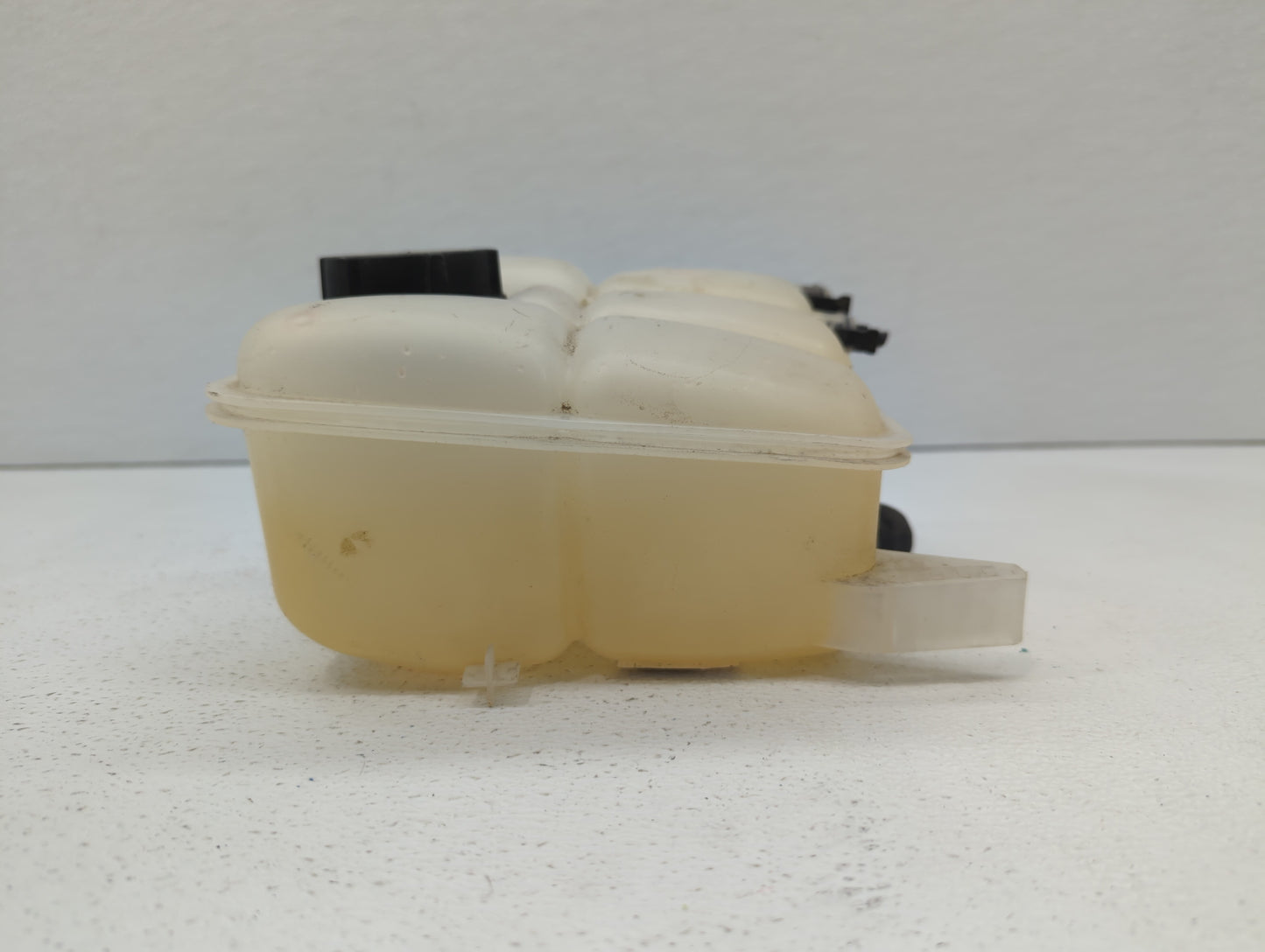 2015-2019 Ford Escape Windshield Washer Fluid Reservoir Bottle Oem - Oemusedautoparts1.com