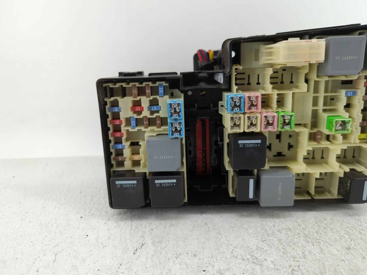 2013-2016 Ford Escape Fusebox Fuse Box Panel Relay Module P/N:AV6T-14A142-AB AV6T-14A067-AD Fits Fits 2013 2014 2015 2016 OE