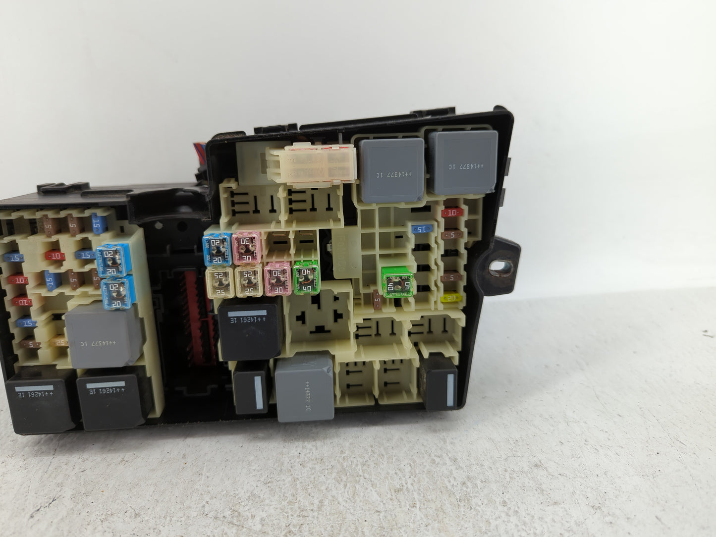 2013-2016 Ford Escape Fusebox Fuse Box Panel Relay Module P/N:AV6T-14A142-AB AV6T-14A067-AD Fits Fits 2013 2014 2015 2016 OE
