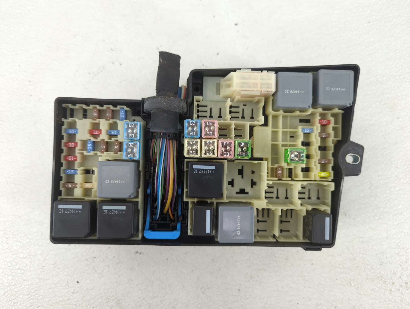2013-2016 Ford Escape Fusebox Fuse Box Panel Relay Module P/N:AV6T-14A067-AD Fits Fits 2013 2014 2015 2016 OEM Used Auto Par