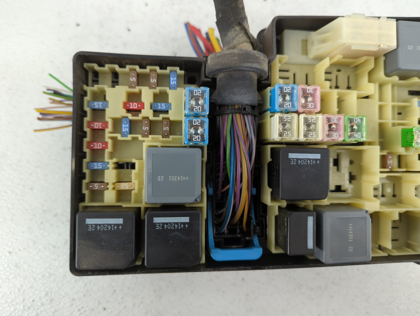 2013-2016 Ford Escape Fusebox Fuse Box Panel Relay Module P/N:AV6T-14A067-AD Fits Fits 2013 2014 2015 2016 OEM Used Auto Par
