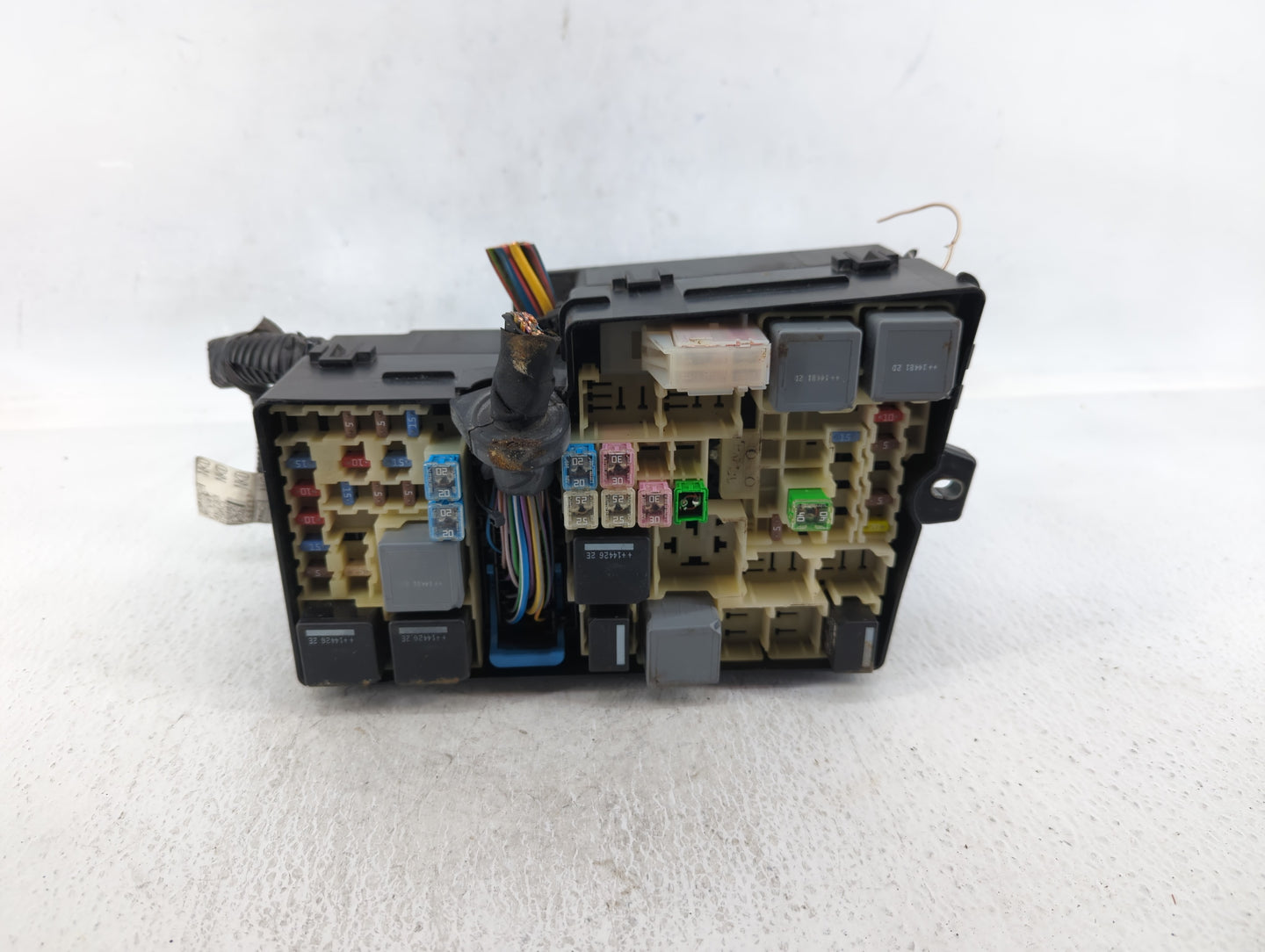 2013-2016 Ford Escape Fusebox Fuse Box Panel Relay Module P/N:AV6T-14A067-AD Fits Fits 2013 2014 2015 2016 OEM Used Auto Par