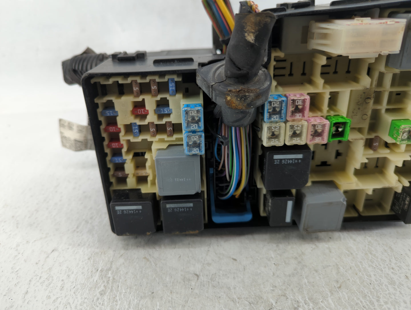 2013-2016 Ford Escape Fusebox Fuse Box Panel Relay Module P/N:AV6T-14A067-AD Fits Fits 2013 2014 2015 2016 OEM Used Auto Par