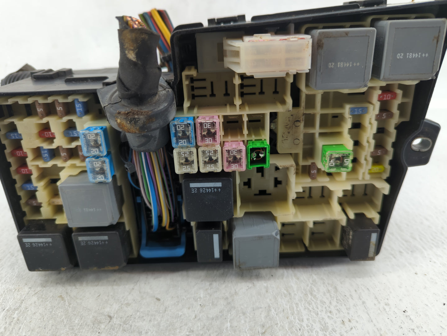 2013-2016 Ford Escape Fusebox Fuse Box Panel Relay Module P/N:AV6T-14A067-AD Fits Fits 2013 2014 2015 2016 OEM Used Auto Par