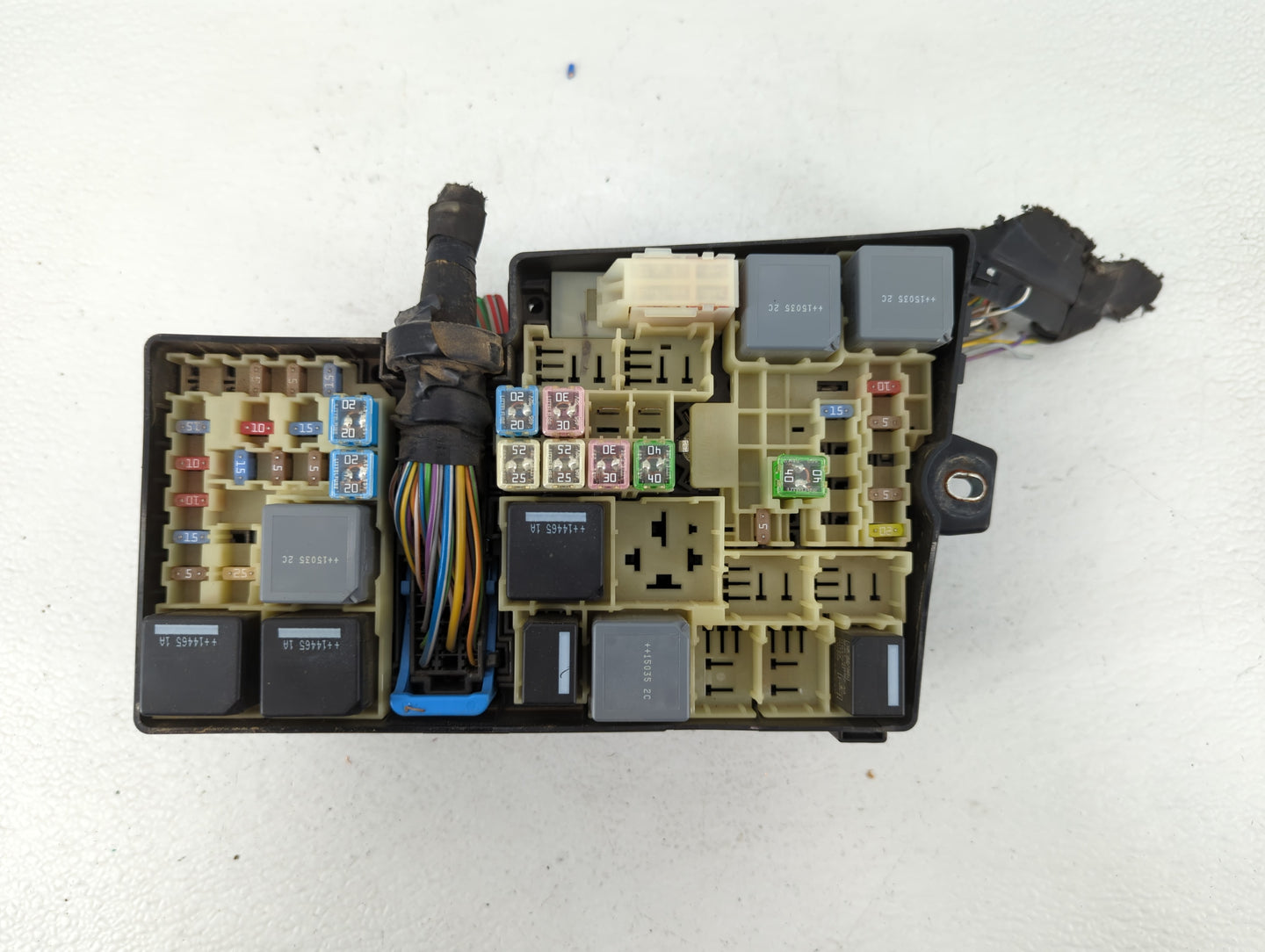 2013-2016 Ford Escape Fusebox Fuse Box Panel Relay Module P/N:AV6T-14A076-AB 21090 000 001 Fits Fits 2013 2014 2015 2016 OEM