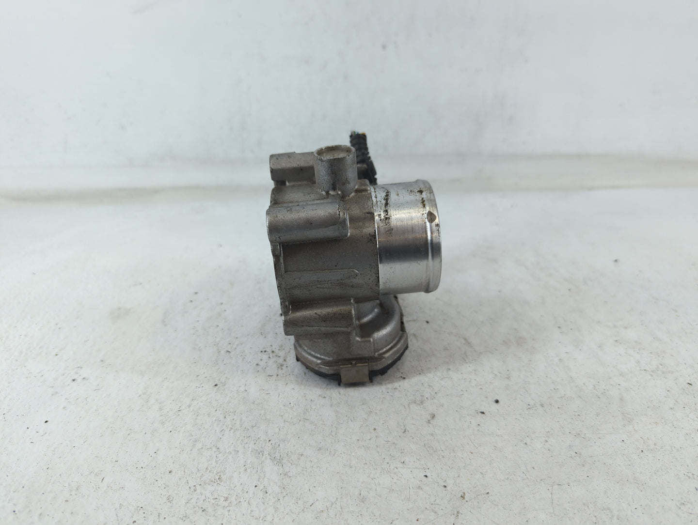 2013-2016 Ford Escape Throttle Body P/N:7S7G-9F991-CA Fits Fits 2013 2014 2015 2016 2017 2018 2019 OEM Used Auto Parts - Oem
