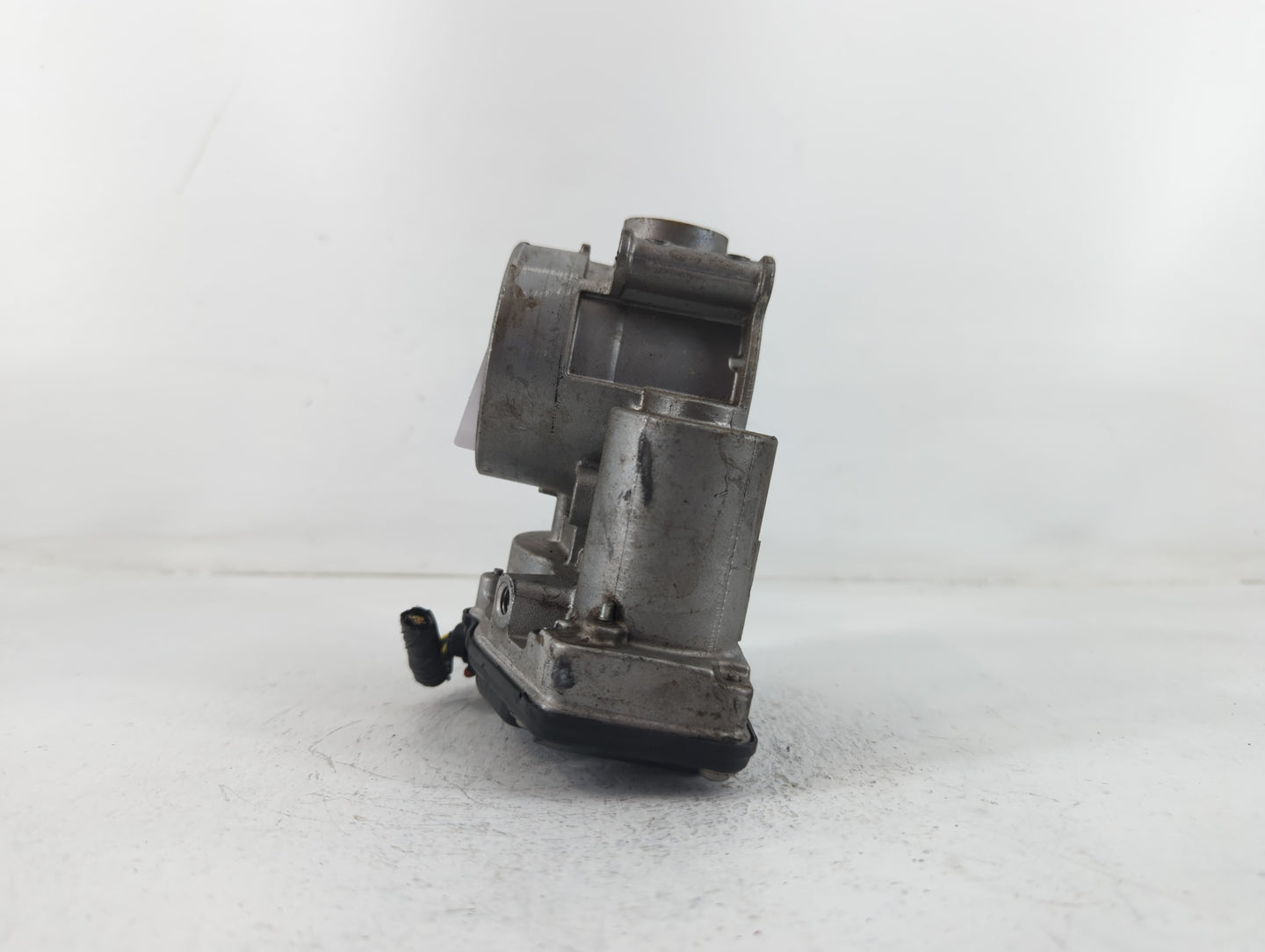2013-2022 Ford Escape Throttle Body P/N:2M1408A-0746 Fits Fits 2013 2014 2015 2016 2017 2018 2019 2020 2021 2022 OEM Used Au