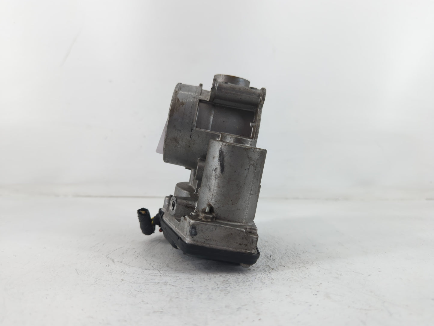 2013-2022 Ford Escape Throttle Body P/N:2M1408A-0746 Fits Fits 2013 2014 2015 2016 2017 2018 2019 2020 2021 2022 OEM Used Au