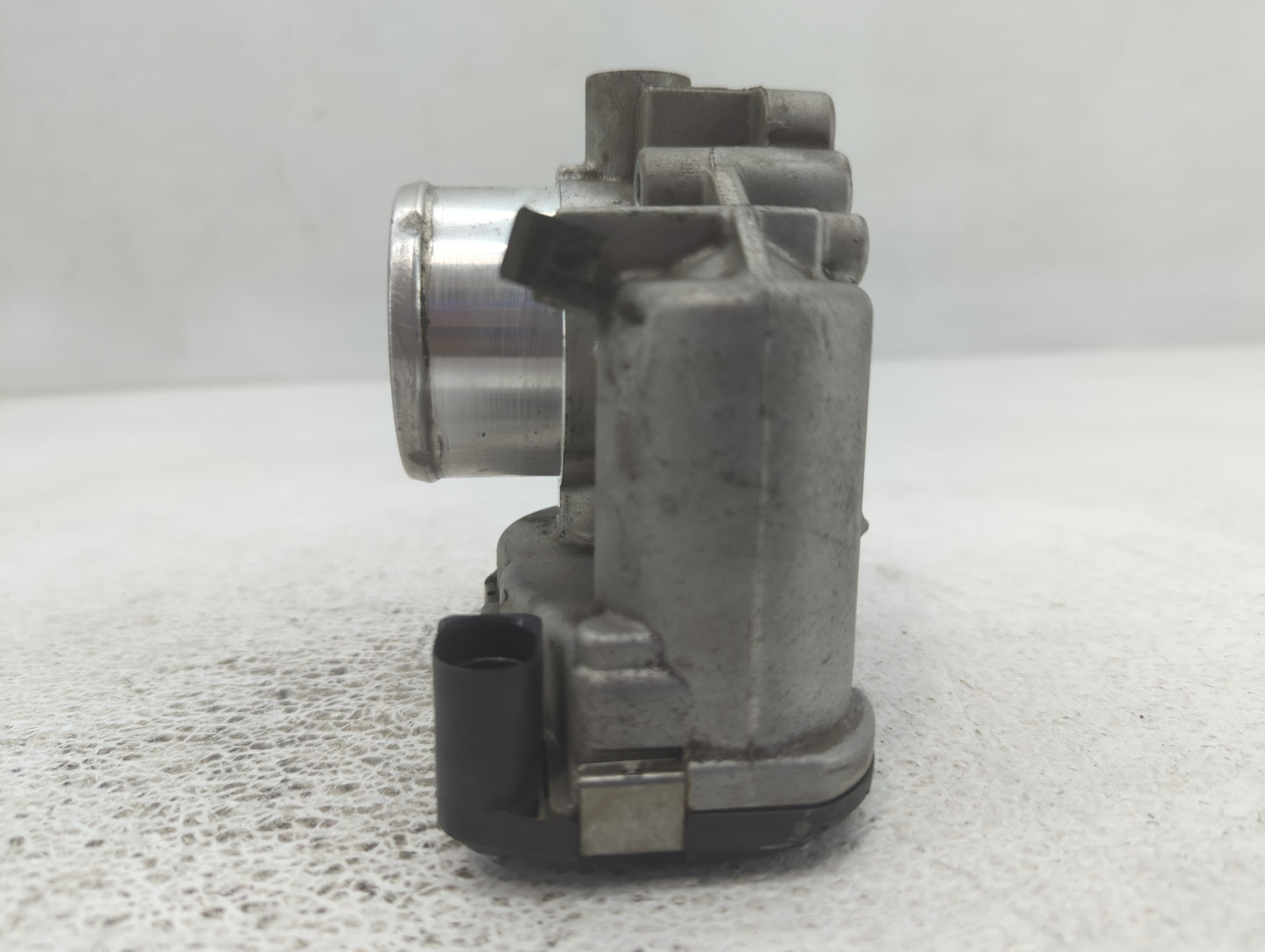 2013-2016 Ford Escape Throttle Body P/N:7S7G-9F991-CA Fits Fits 2013 2014 2015 2016 2017 2018 2019 OEM Used Auto Parts - Oem