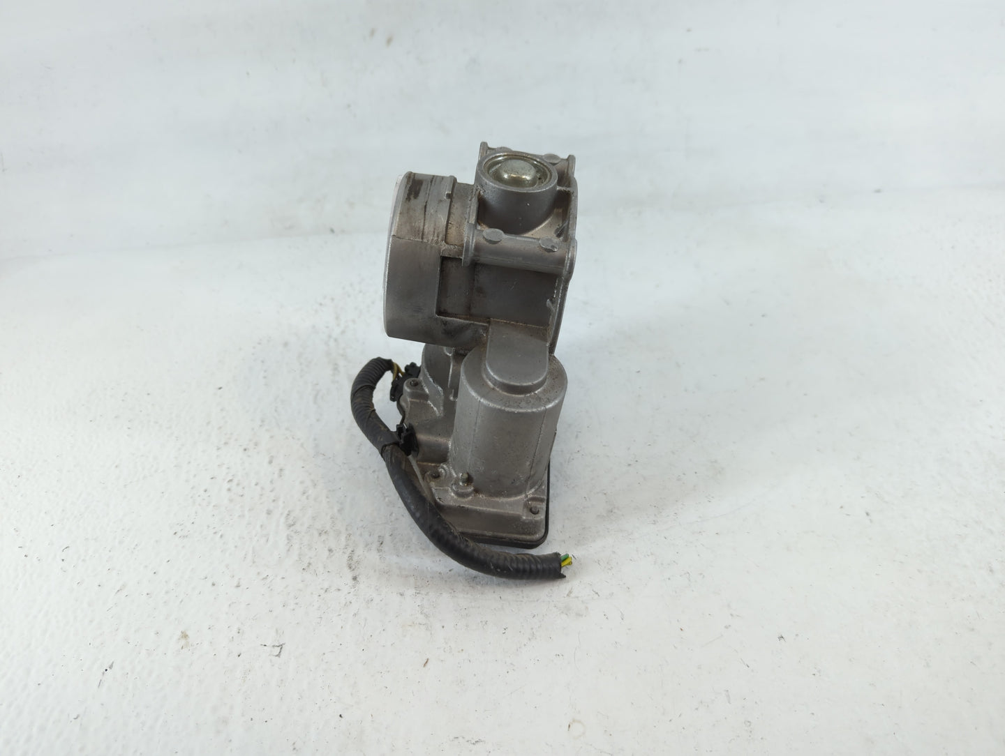 2013-2016 Ford Escape Throttle Body P/N:13340 3006727 DS7E-9F991-AF Fits Fits 2012 2013 2014 2015 2016 2017 OEM Used Auto Pa