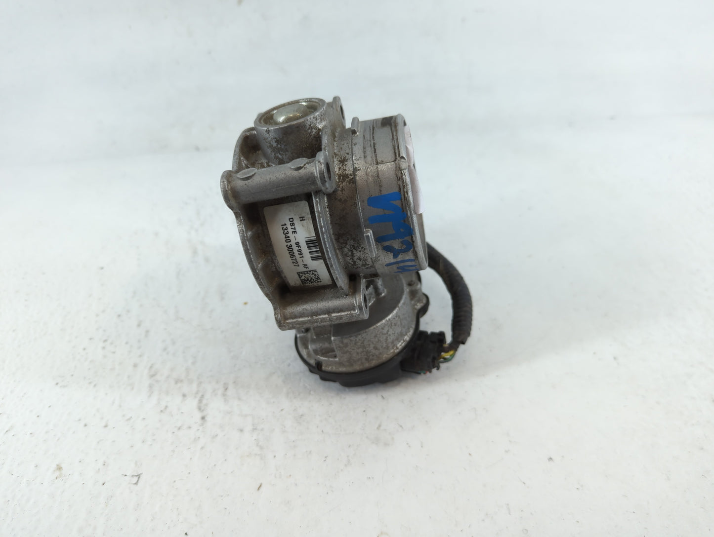 2013-2016 Ford Escape Throttle Body P/N:13340 3006727 DS7E-9F991-AF Fits Fits 2012 2013 2014 2015 2016 2017 OEM Used Auto Pa
