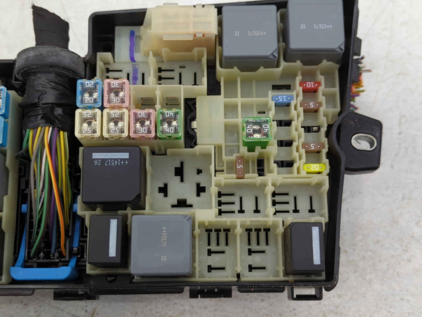 2013-2016 Ford Escape Fusebox Fuse Box Panel Relay Module P/N:AV6T-14A142-AB Fits Fits 2013 2014 2015 2016 OEM Used Auto Par