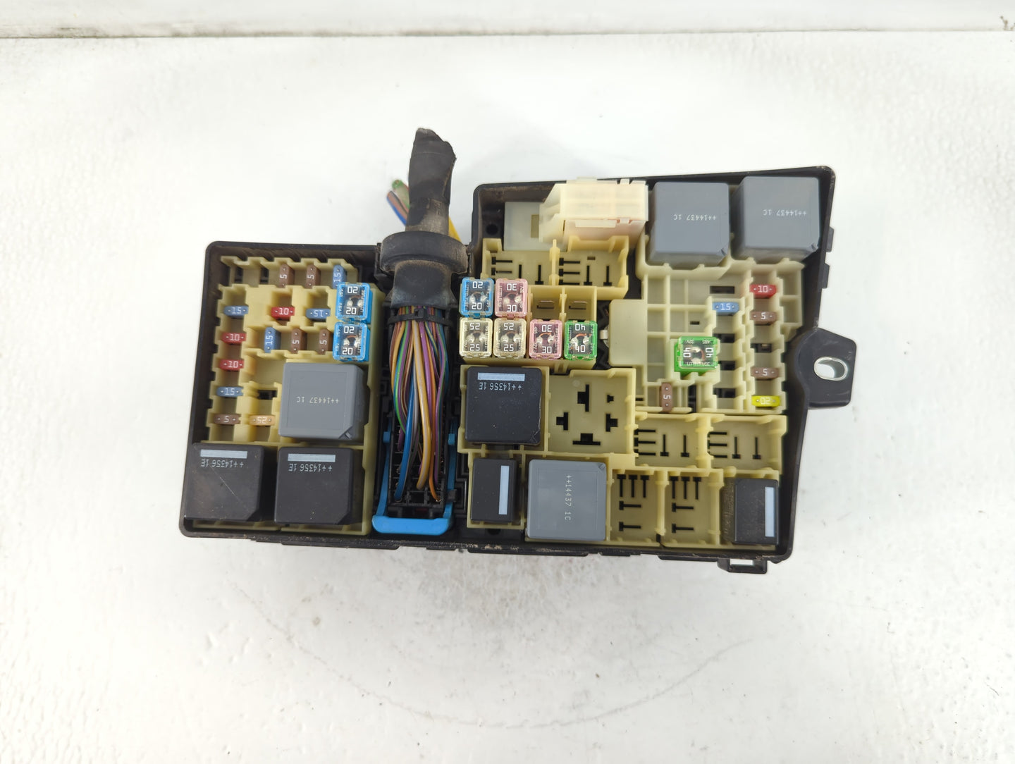 2013-2016 Ford Escape Fusebox Fuse Box Panel Relay Module P/N:3B0UF0100 Fits Fits 2013 2014 2015 2016 OEM Used Auto Parts - 