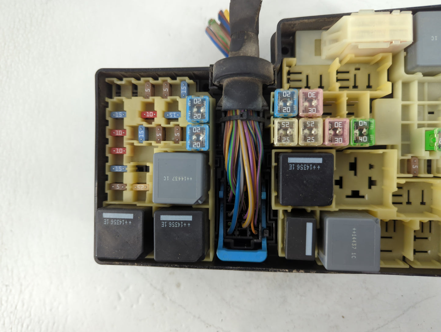 2013-2016 Ford Escape Fusebox Fuse Box Panel Relay Module P/N:3B0UF0100 Fits Fits 2013 2014 2015 2016 OEM Used Auto Parts - 
