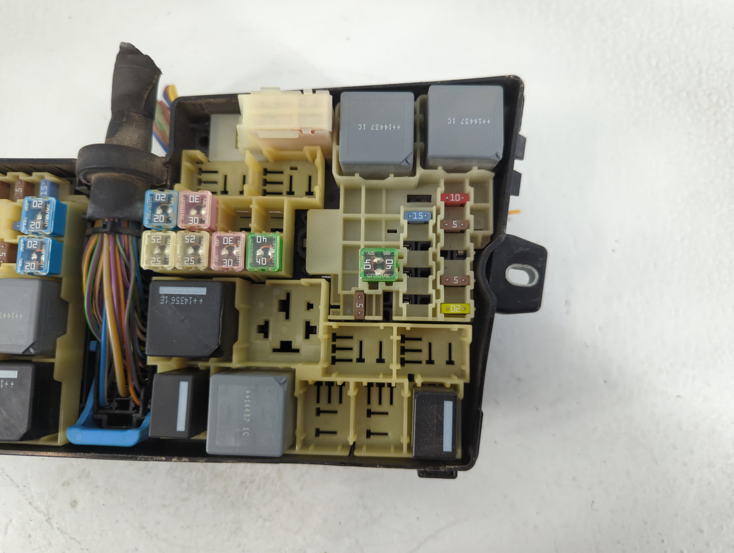 2013-2016 Ford Escape Fusebox Fuse Box Panel Relay Module P/N:3B0UF0100 Fits Fits 2013 2014 2015 2016 OEM Used Auto Parts - 