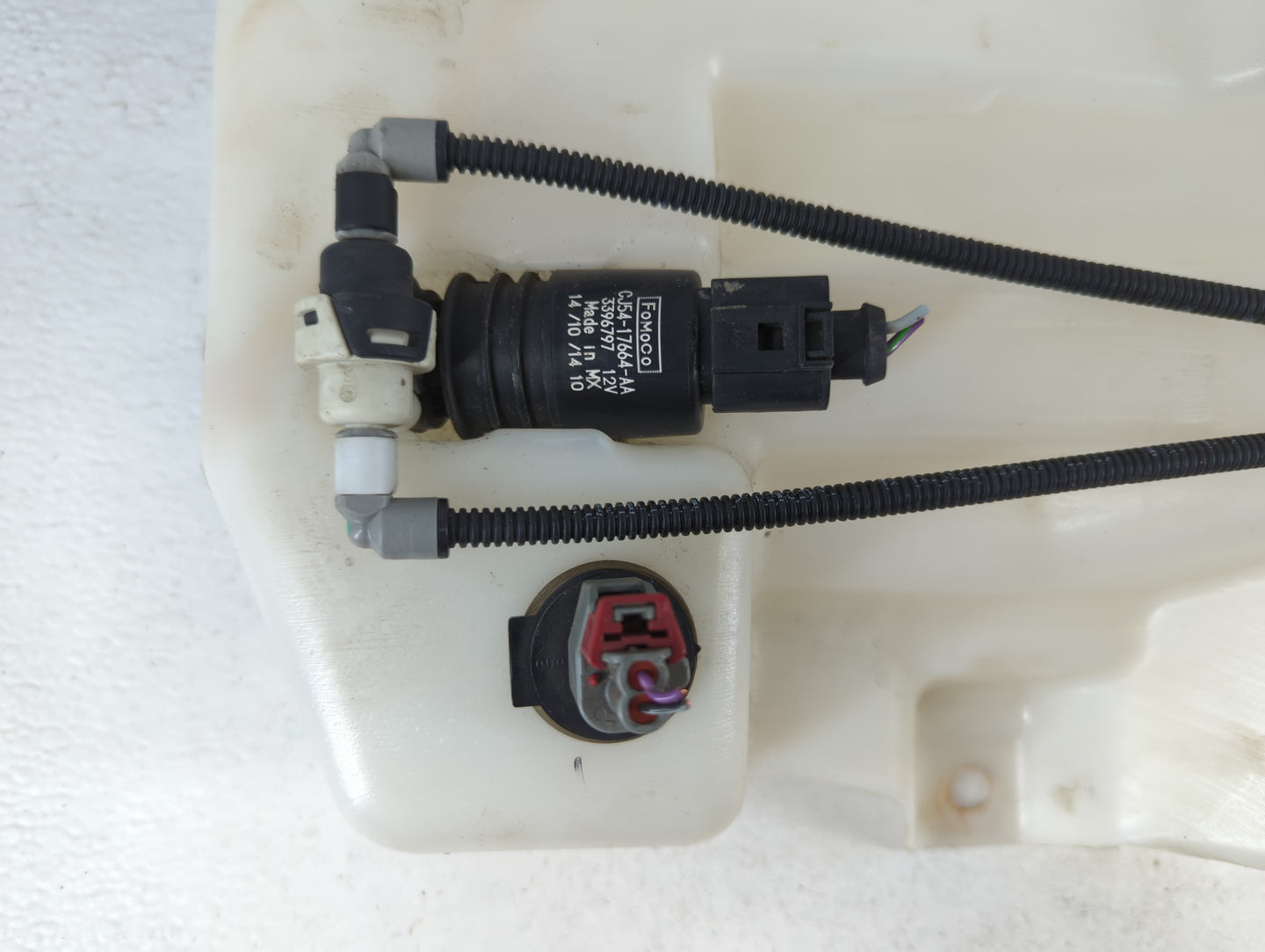 2015-2019 Ford Escape Windshield Washer Fluid Reservoir Bottle Oem - Oemusedautoparts1.com