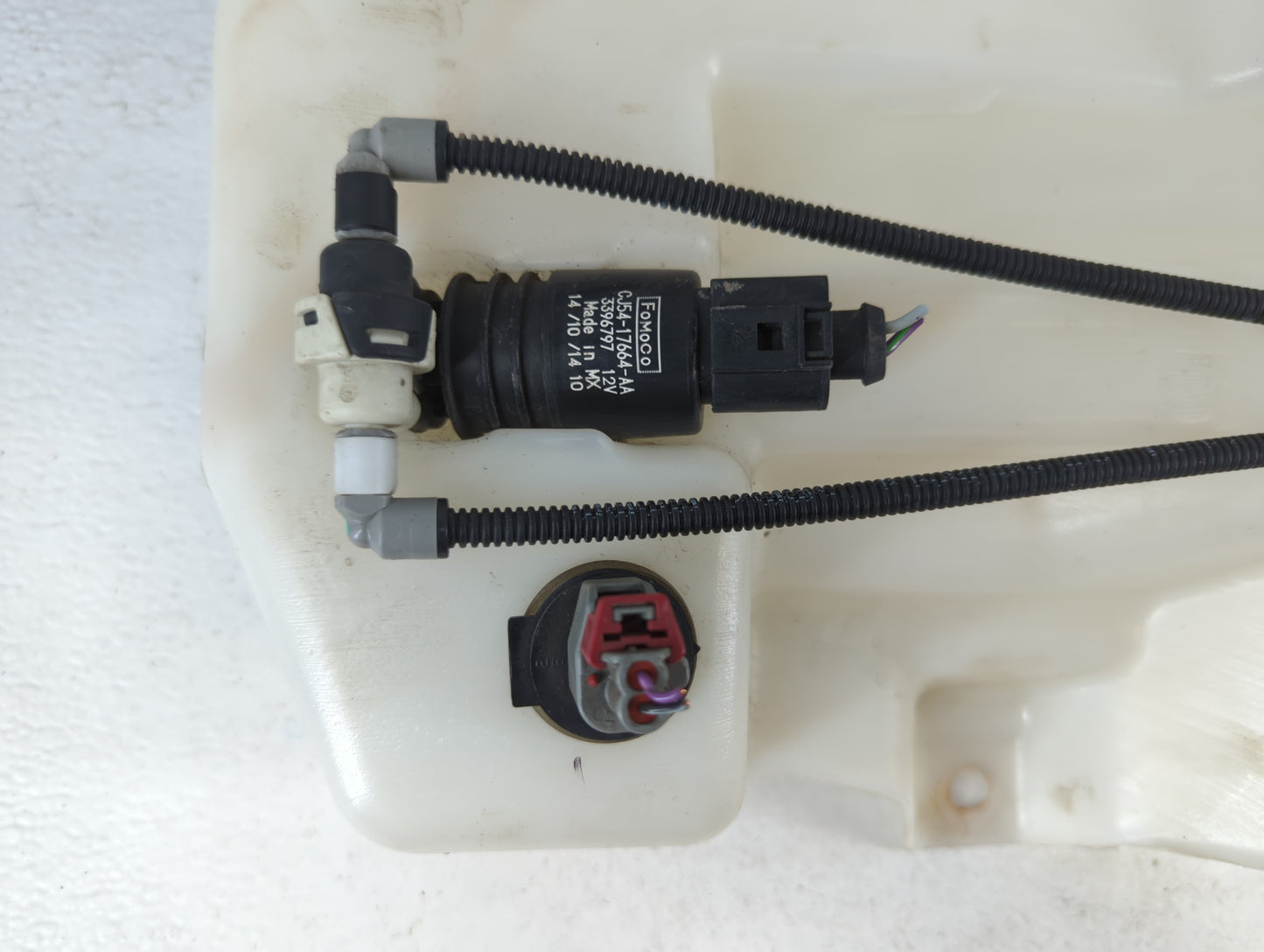 2015-2019 Ford Escape Windshield Washer Fluid Reservoir Bottle Oem - Oemusedautoparts1.com