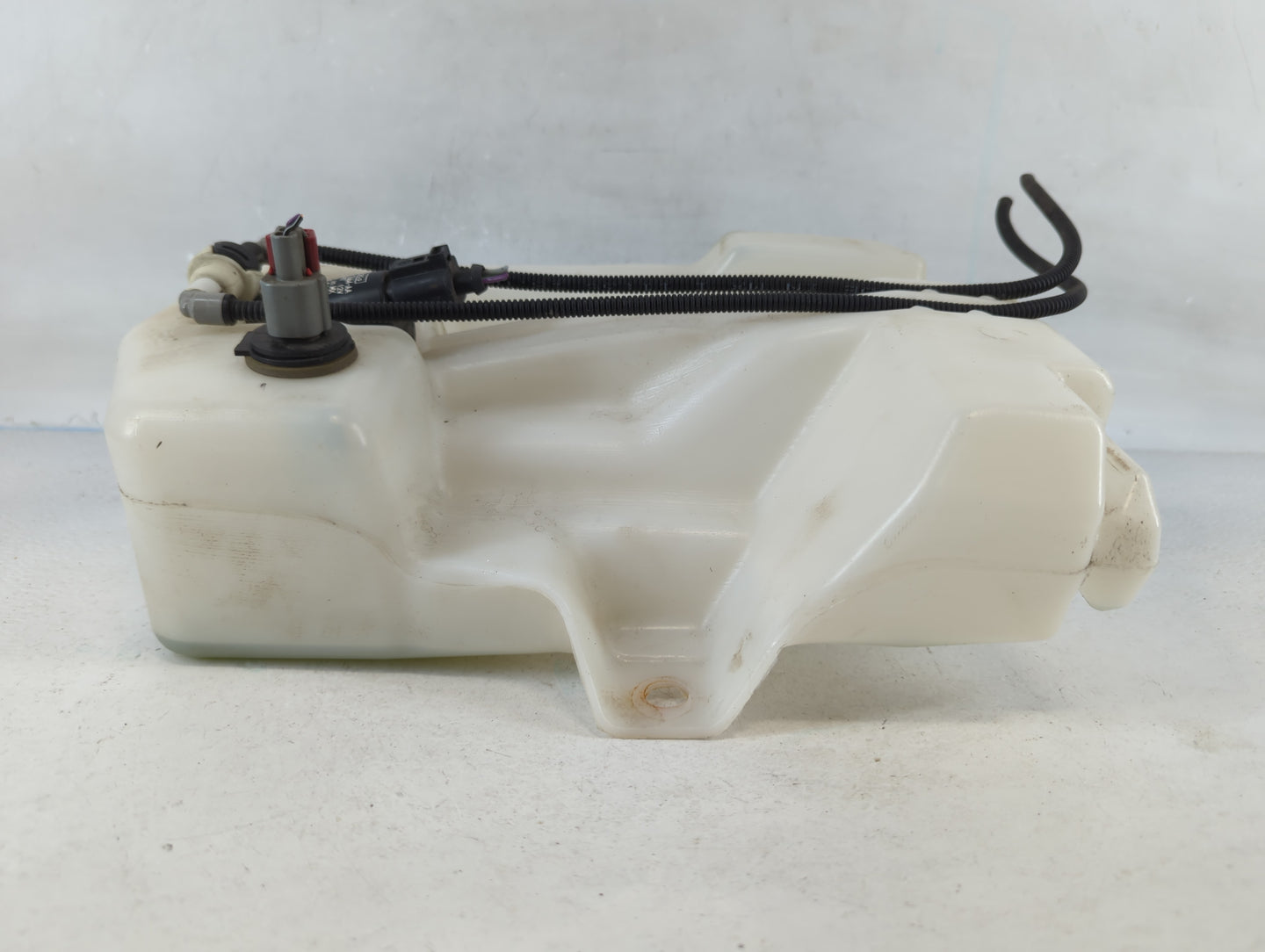 2015-2019 Ford Escape Windshield Washer Fluid Reservoir Bottle Oem - Oemusedautoparts1.com