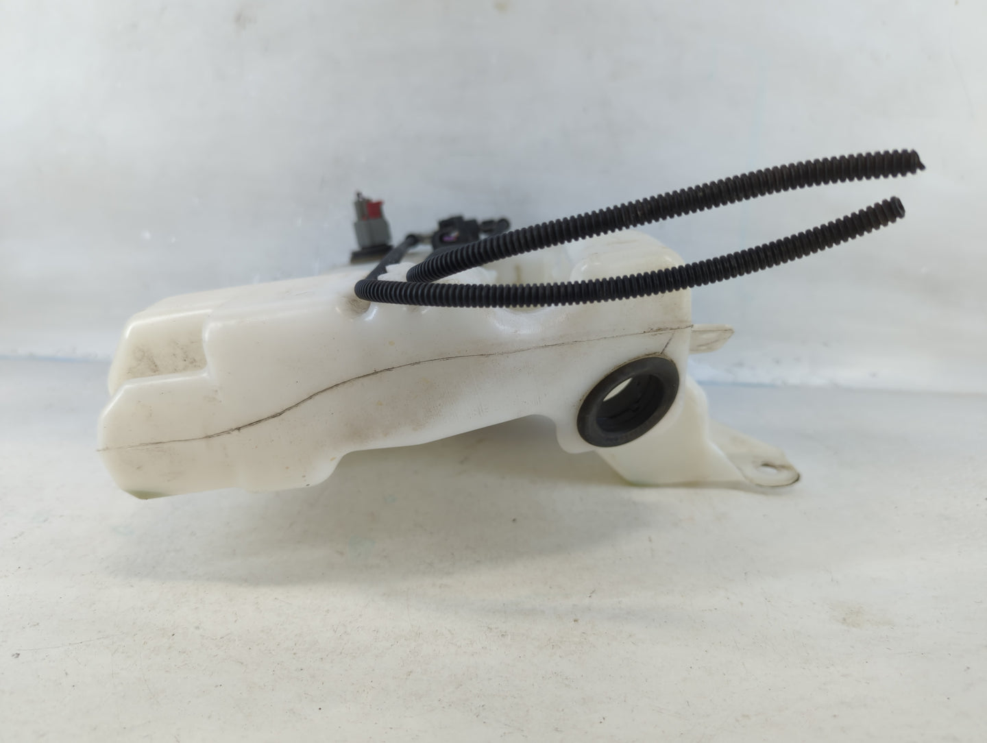 2015-2019 Ford Escape Windshield Washer Fluid Reservoir Bottle Oem - Oemusedautoparts1.com
