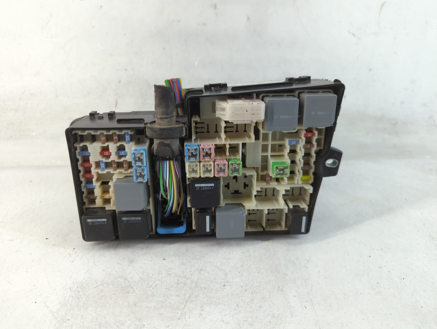 2013-2016 Ford Escape Fusebox Fuse Box Panel Relay Module P/N:AV6T-14A067-AD Fits Fits 2013 2014 2015 2016 OEM Used Auto Par