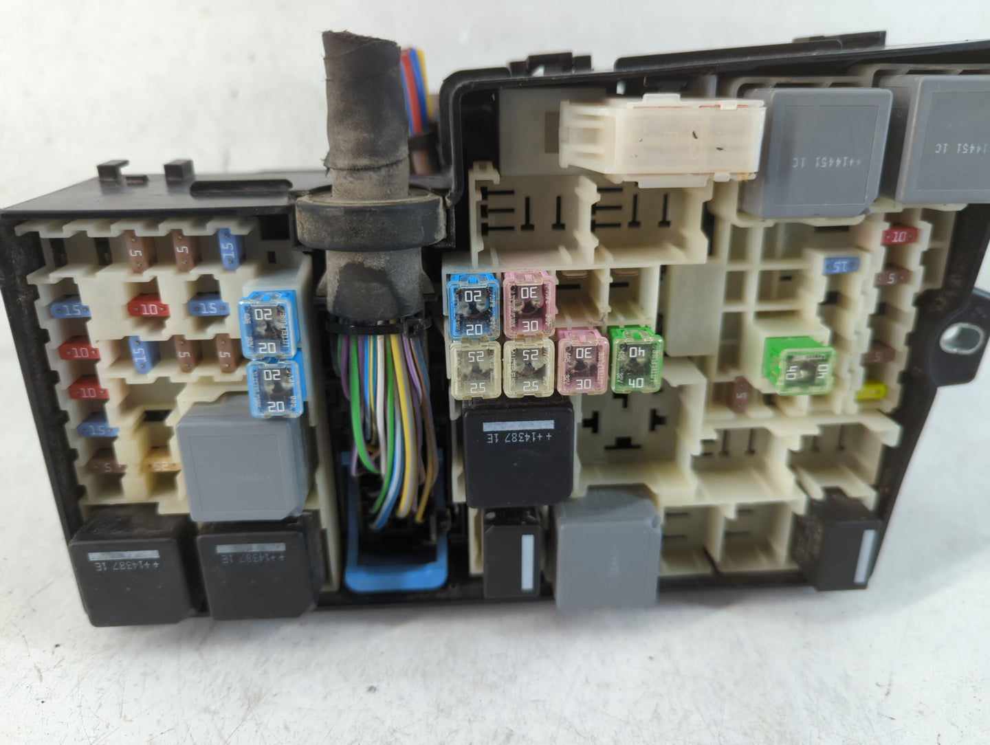 2013-2016 Ford Escape Fusebox Fuse Box Panel Relay Module P/N:AV6T-14A067-AD Fits Fits 2013 2014 2015 2016 OEM Used Auto Par
