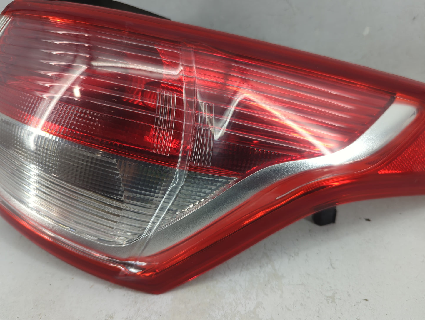 2013-2016 Ford Escape Passenger Right Side Deck Lid Mounted Tail Light 993684 - Oemusedautoparts1.com
