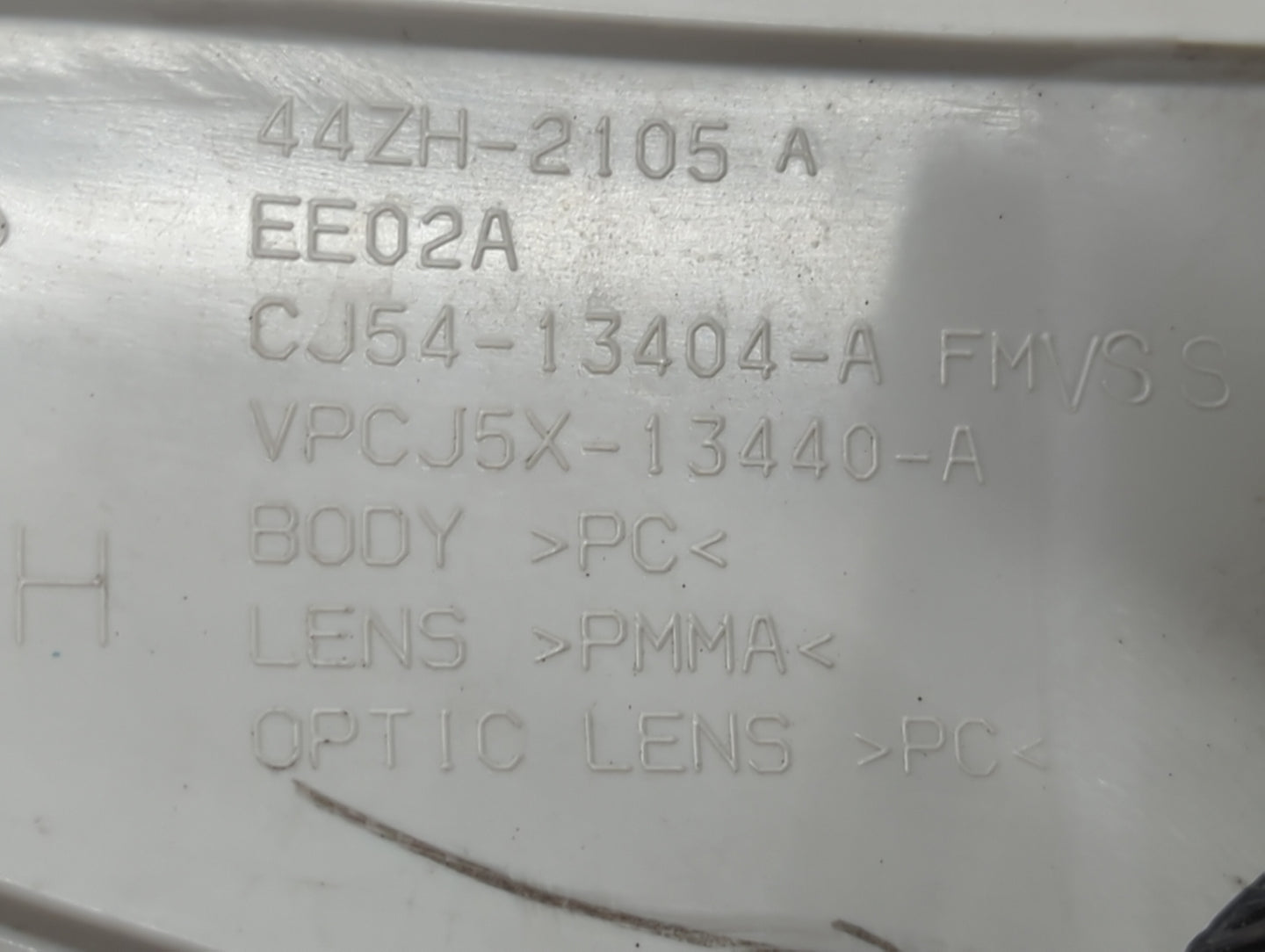 2013-2016 Ford Escape Passenger Right Side Deck Lid Mounted Tail Light 993684 - Oemusedautoparts1.com
