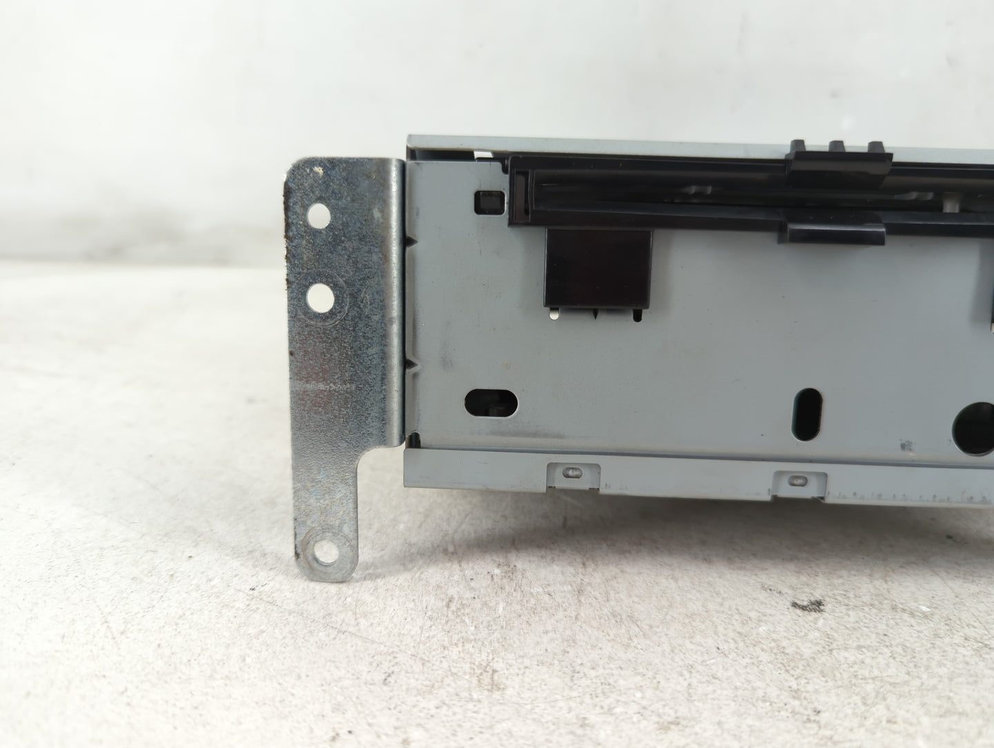 2015 Ford Expedition Radio AM FM Cd Player Receiver Replacement Fits OEM Used Auto Parts - Oemusedautoparts1.com