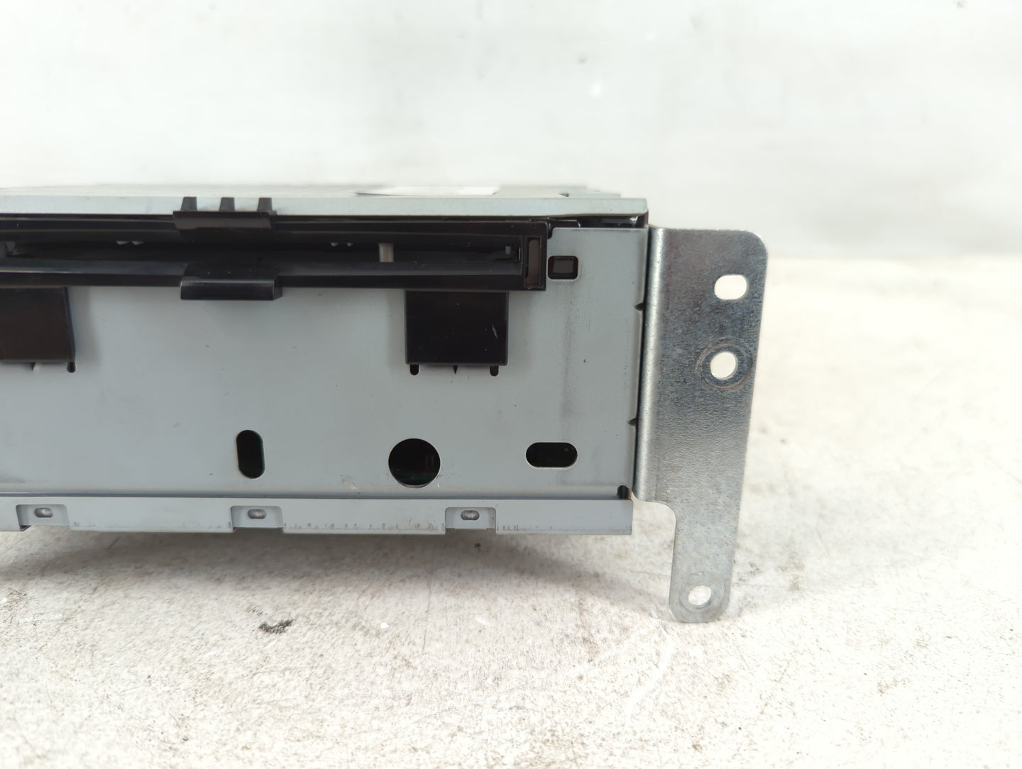 2015 Ford Expedition Radio AM FM Cd Player Receiver Replacement Fits OEM Used Auto Parts - Oemusedautoparts1.com