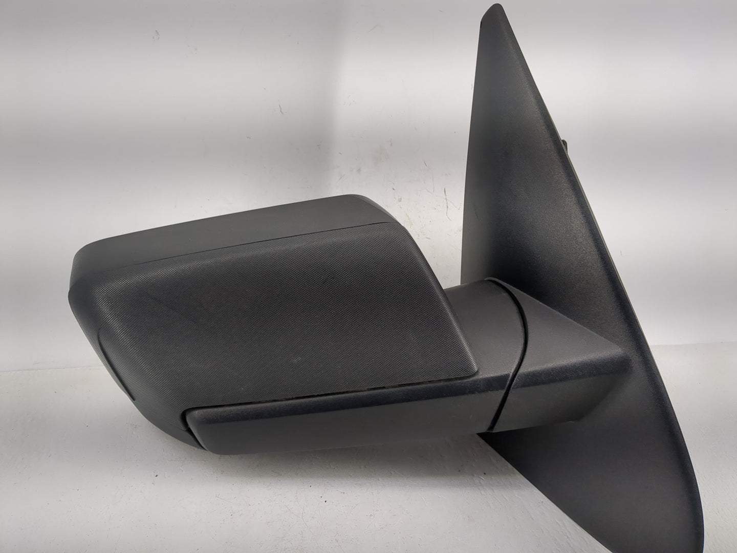 2012-2017 Ford Expedition Passenger Right Side View Manual Door Mirror - Oemusedautoparts1.com