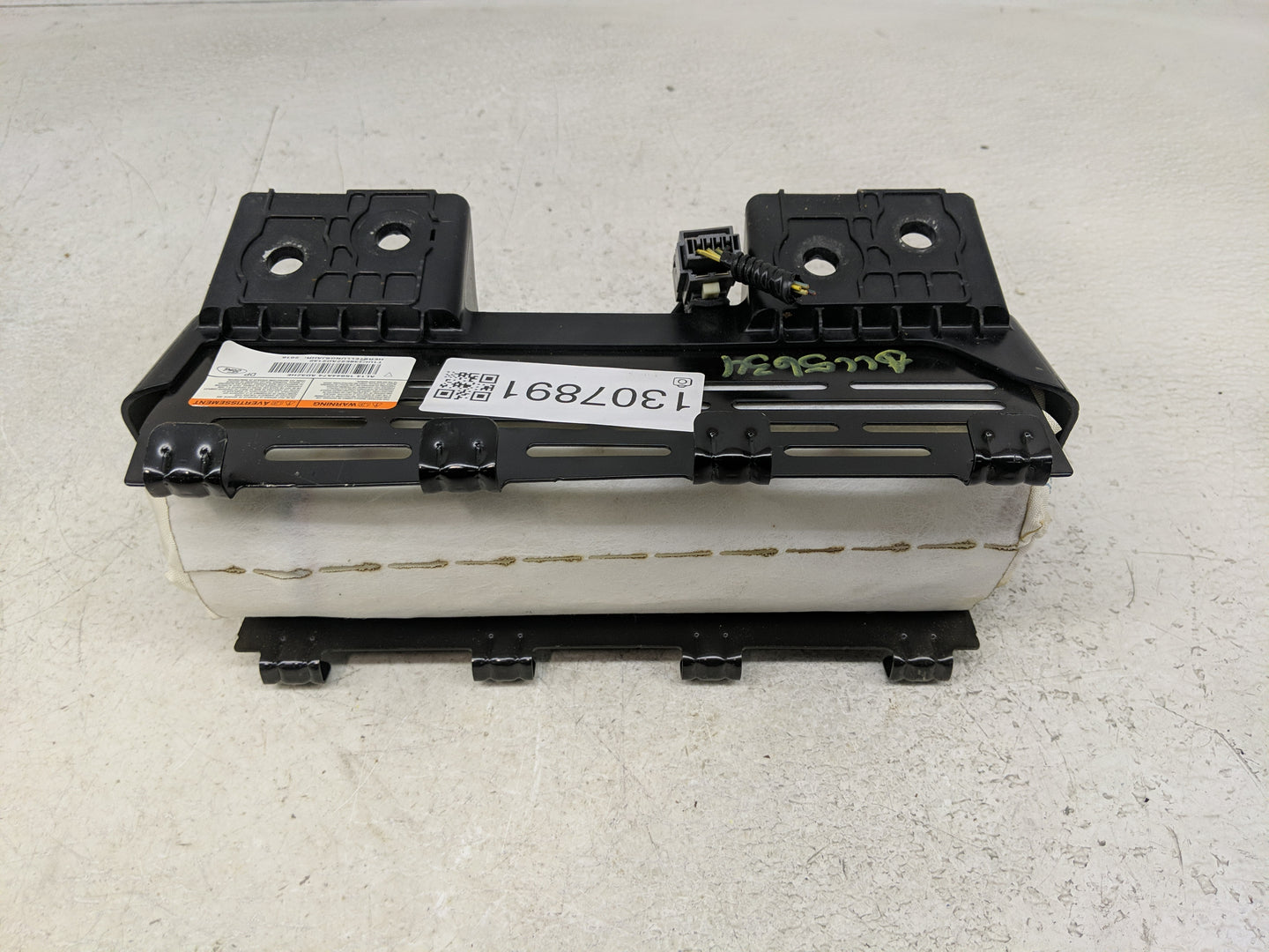 2015 Ford Expedition Air Bag Passenger Right Dashboard OEM P/N:AL1415044A74 Fits OEM Used Auto Parts - Oemusedautoparts1.com
