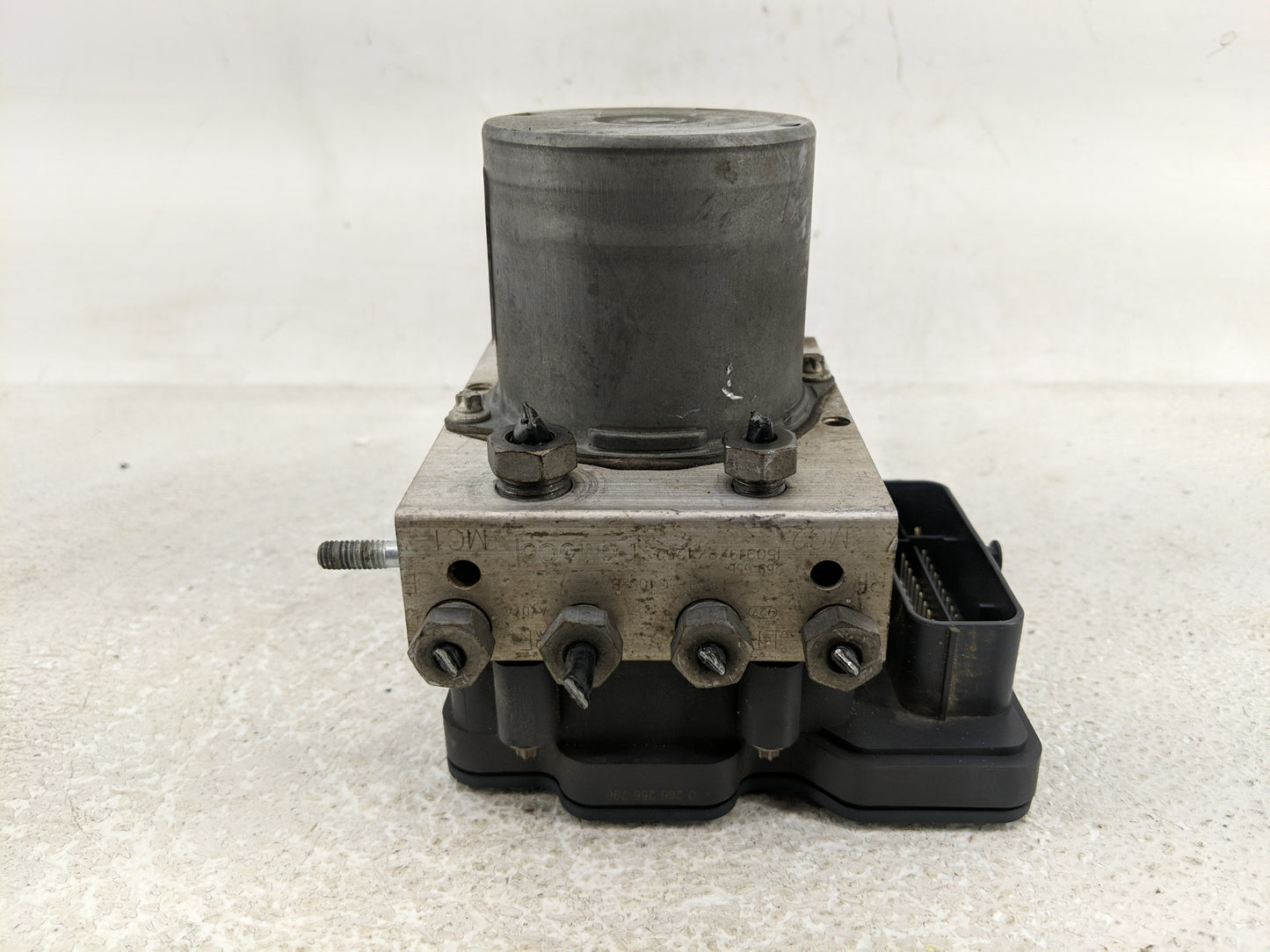 2015 Ford Expedition ABS Pump Control Module Replacement Fits OEM Used Auto Parts - Oemusedautoparts1.com