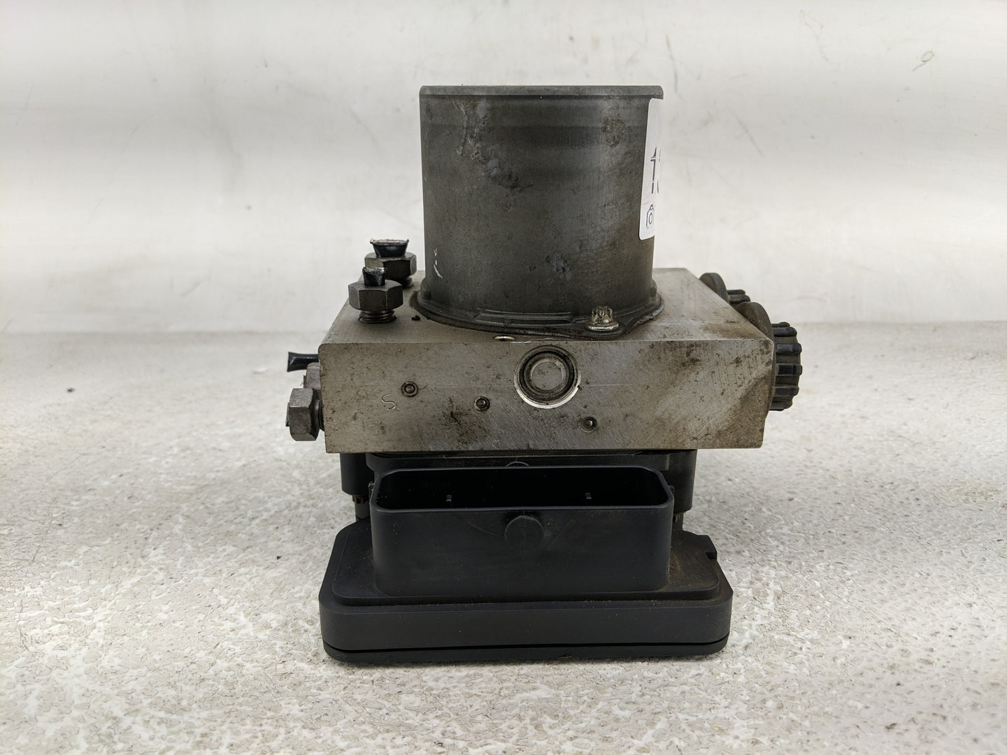 2015 Ford Expedition ABS Pump Control Module Replacement Fits OEM Used Auto Parts - Oemusedautoparts1.com