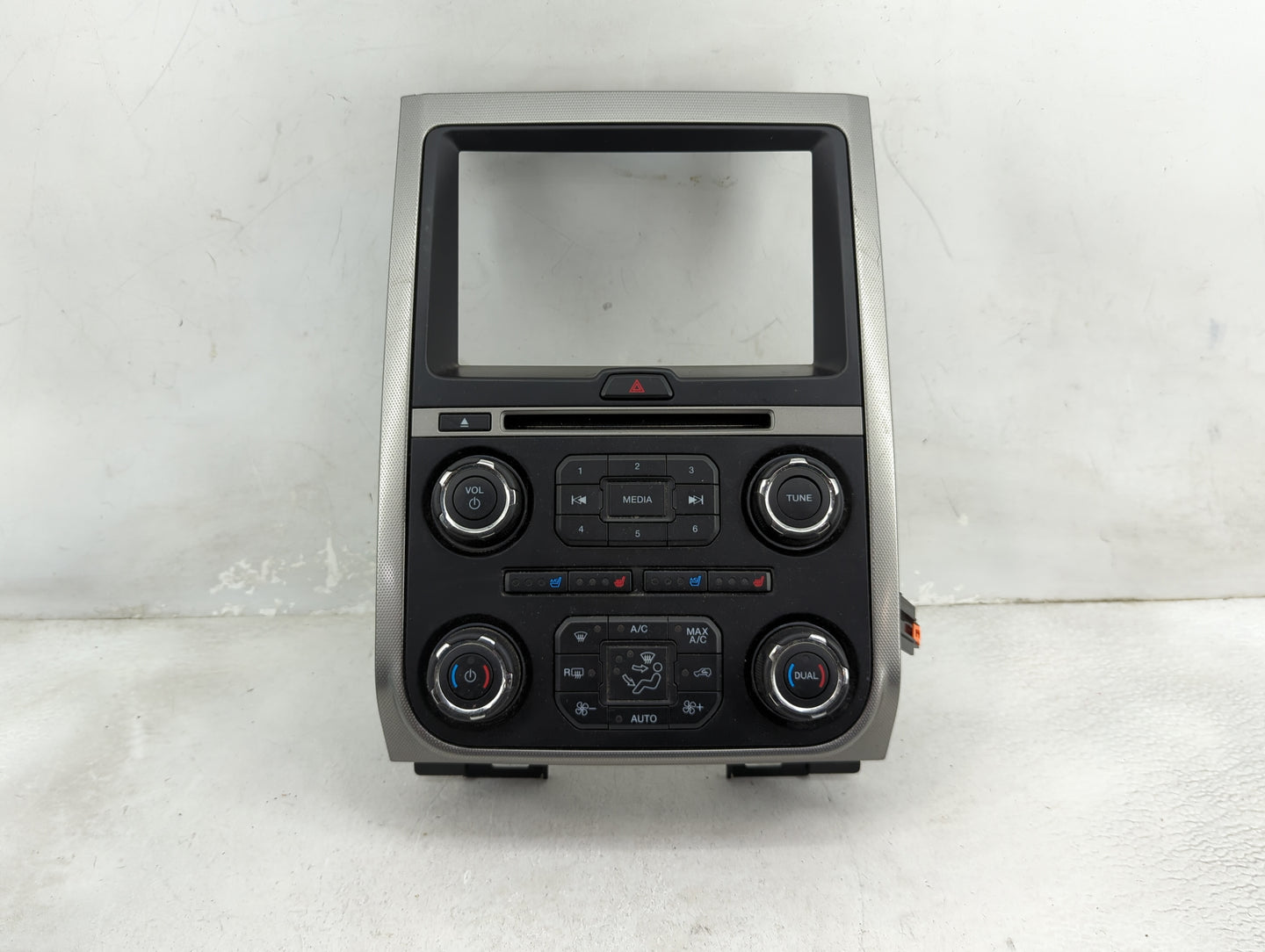 2015 Ford Expedition Radio AM FM Cd Player Receiver Replacement P/N:FL1T-18A802-EFSMQI EU-3614A-D, 276-1300-34 Fits OEM Used