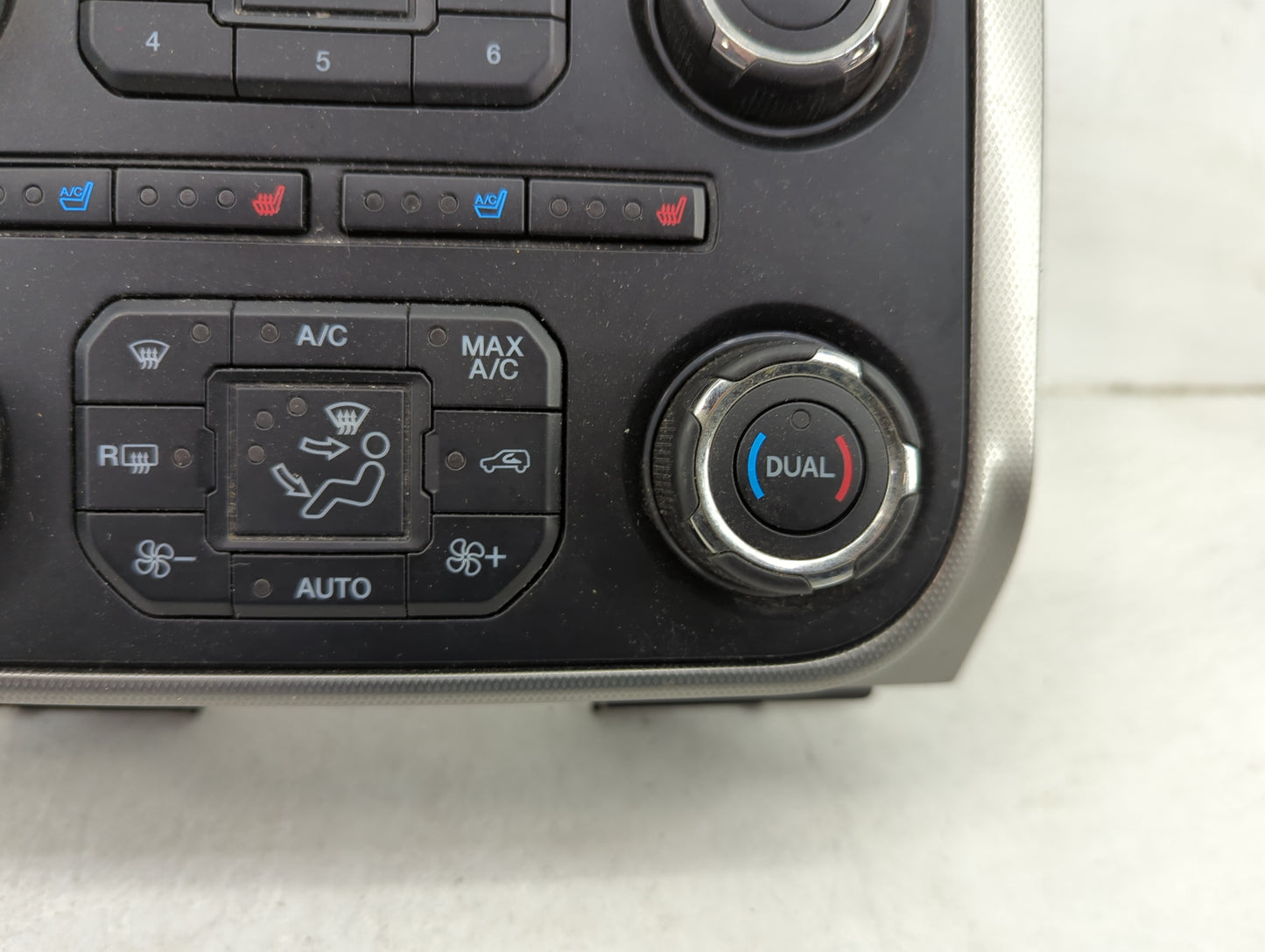 2015 Ford Expedition Radio AM FM Cd Player Receiver Replacement P/N:FL1T-18A802-EFSMQI EU-3614A-D, 276-1300-34 Fits OEM Used