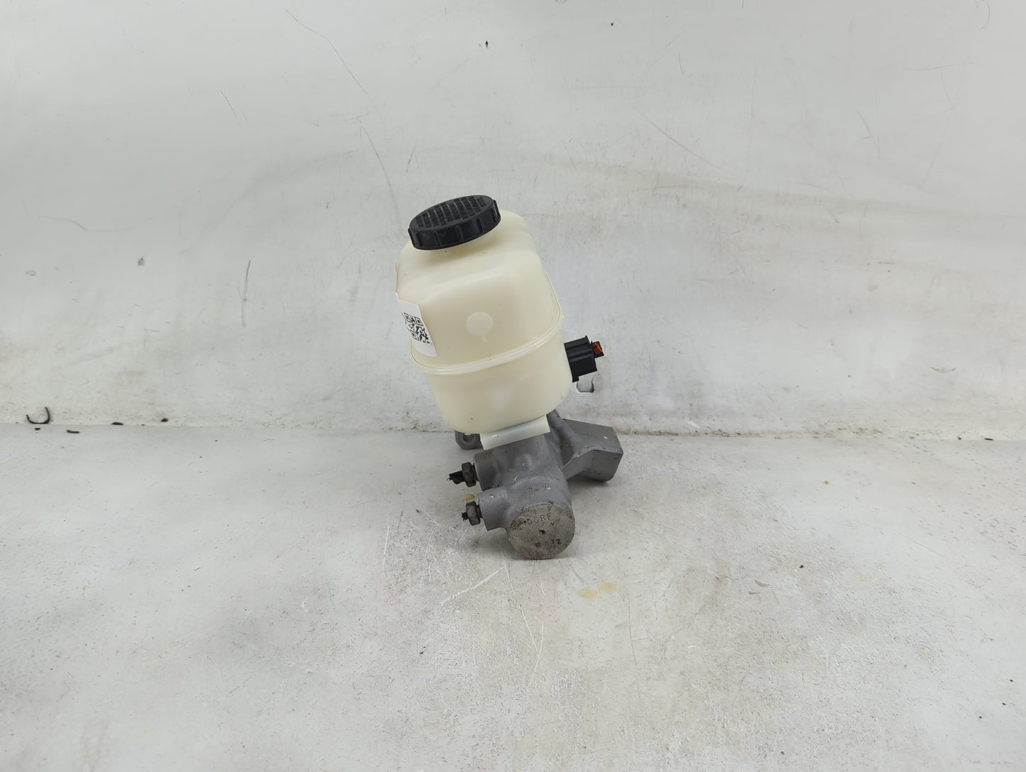 2015-2016 Ford Expedition Brake Master Cylinder - Oemusedautoparts1.com