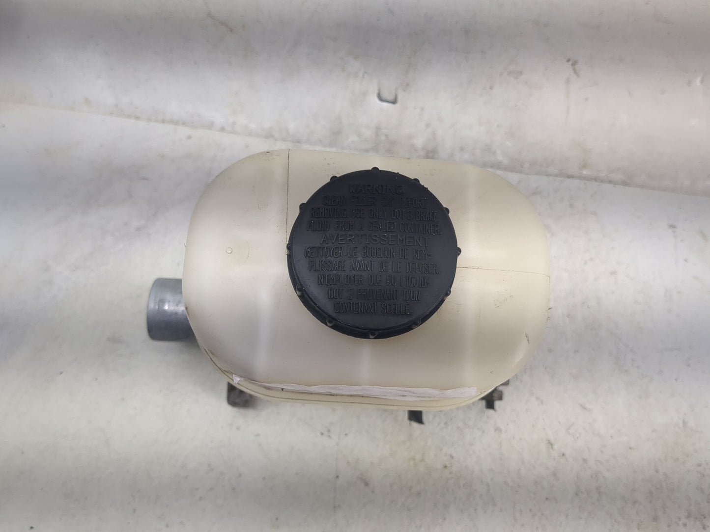 2015-2016 Ford Expedition Brake Master Cylinder 1497291 - Oemusedautoparts1.com