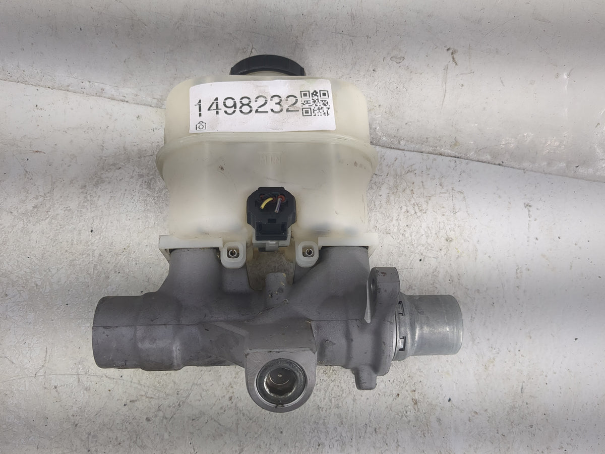 2015-2016 Ford Expedition Brake Master Cylinder 1498232 - Oemusedautoparts1.com