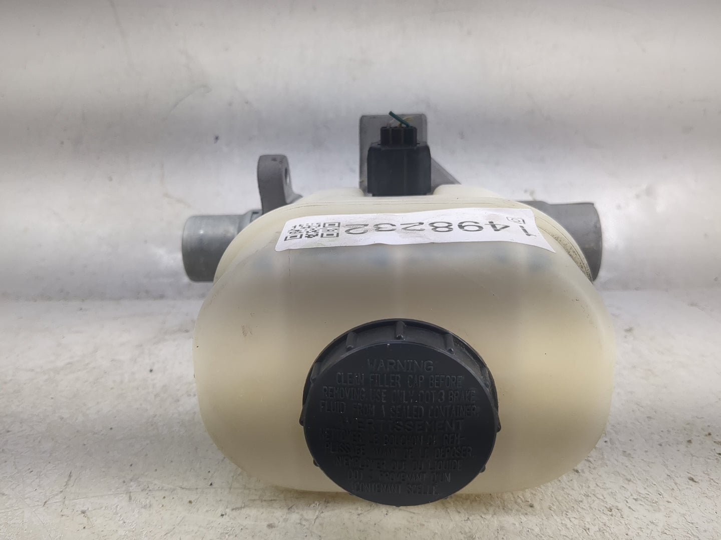 2015-2016 Ford Expedition Brake Master Cylinder 1498232 - Oemusedautoparts1.com