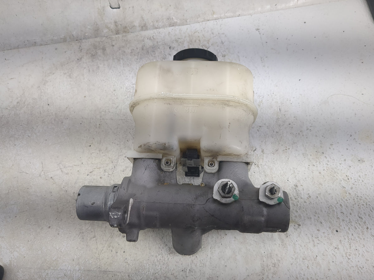 2015-2016 Ford Expedition Brake Master Cylinder 1498232 - Oemusedautoparts1.com