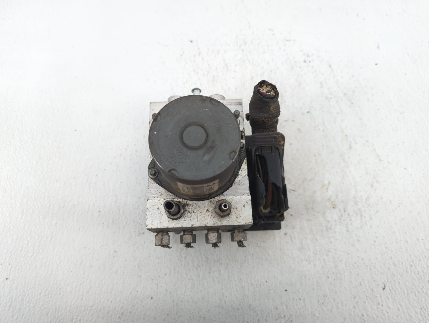 2015 Ford Expedition ABS Pump Control Module Replacement P/N:FL14-2C405-AD Fits OEM Used Auto Parts - Oemusedautoparts1.com